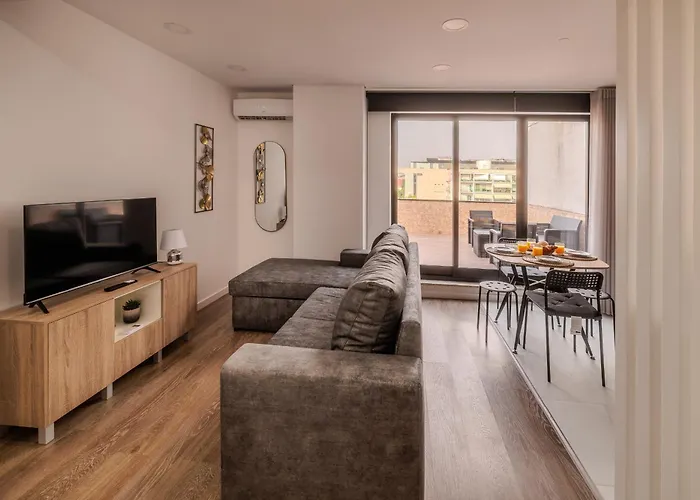 Terrace Flat By House And People شقة