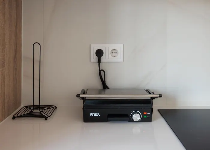 Lägenhet Terrace Flat By House And People *